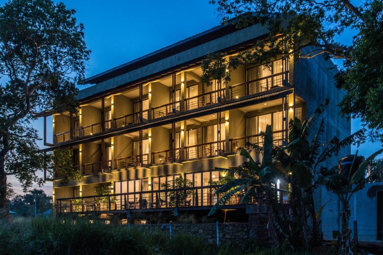 Manthila Hotel Anuradhapura Exterior foto