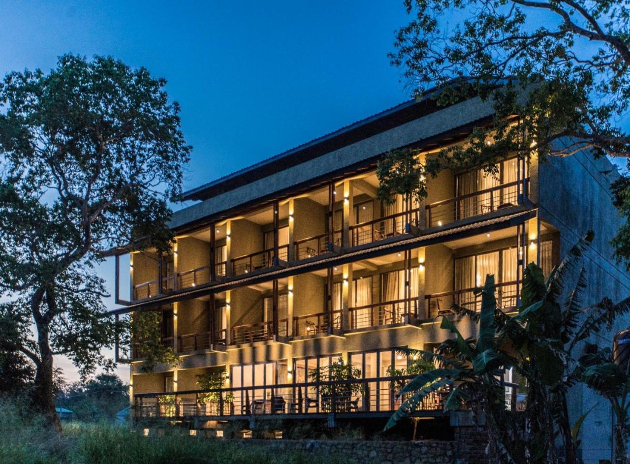 Manthila Hotel Anuradhapura Exterior foto